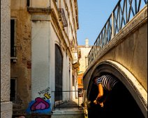 Il gondoliere A gondolier at work under a small bridge.